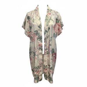 EUC Pinx Women’s Pink Floral Kimono Robe - Size Small